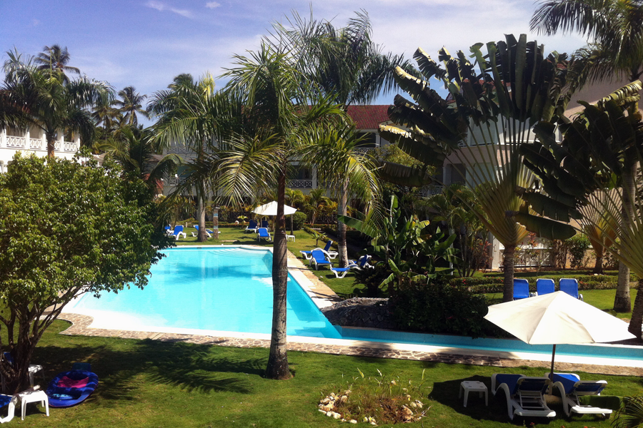 Jardín y Piscina