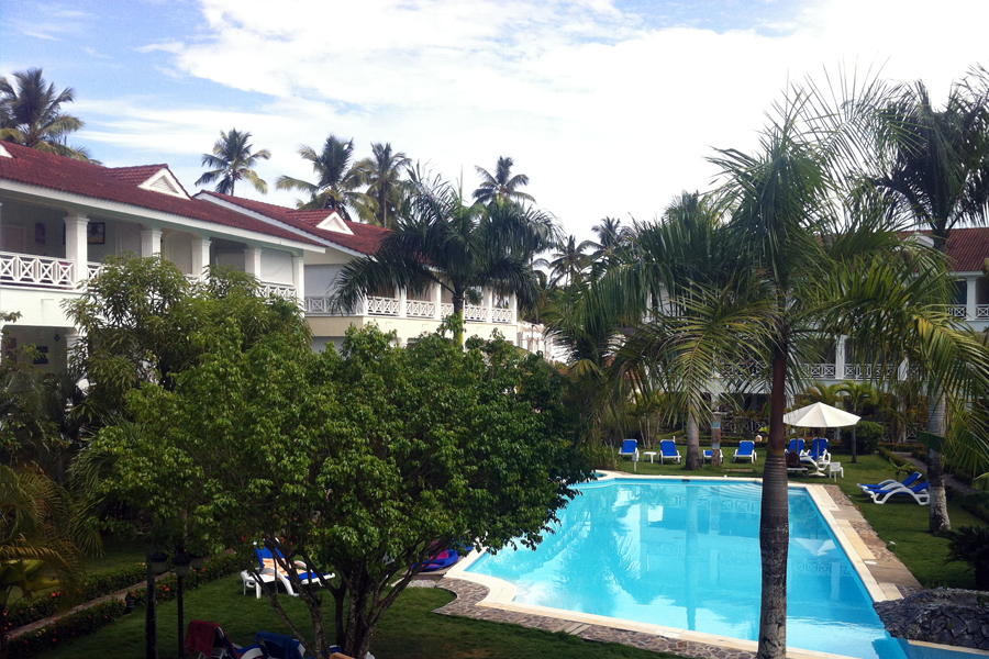 Jardín y Piscina